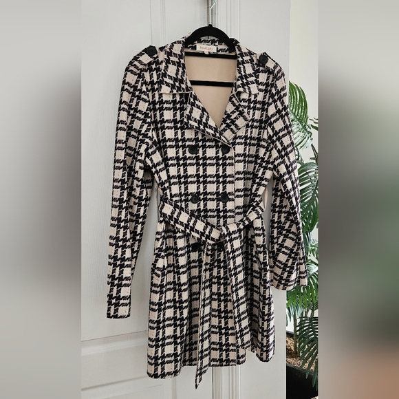 Solitaire Black and Cream Houndstooth Long Sleeve Coat - Picture 1 of 5